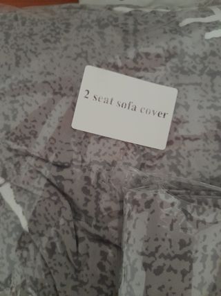 Conjunto de fundas de sofá sin estrenar.