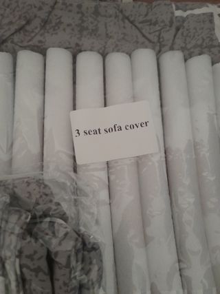 Conjunto de fundas de sofá sin estrenar.