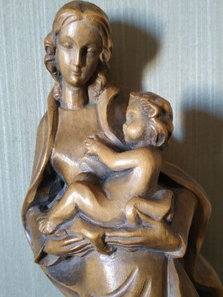 Virgen María de madera