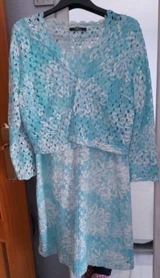 Vestido de encaje con chaquetilla a juego