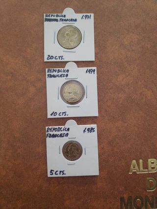 tres monedas de Francia céntimos franceses