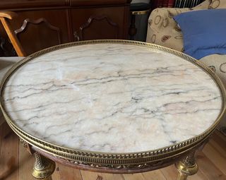 Antigua mesa de mármol. 70cm diámetro.