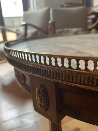 Antigua mesa de mármol. 70cm diámetro.