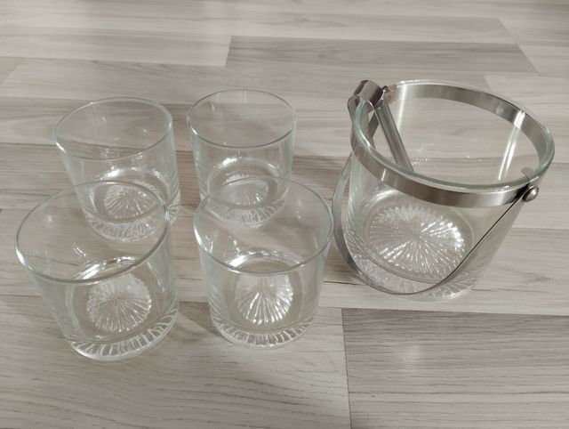 Set di secchiello per il ghiaccio e bicchiere