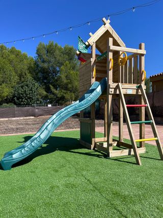 Parque infantil. Montaje opcional.