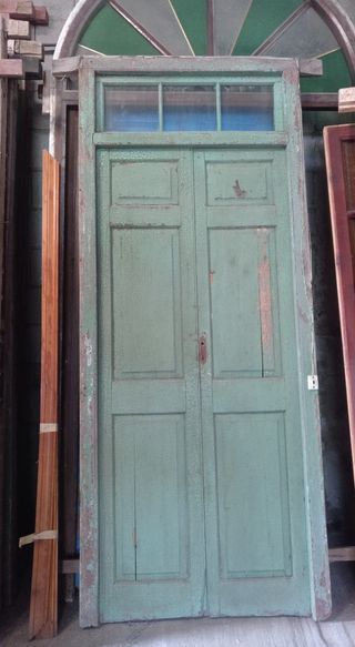 PUERTA INTERIOR ANTIGUA CON TRAGALUZ