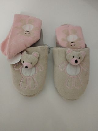 Zapatillas de estar por casa + calcetines a juego.