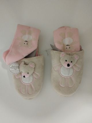 Zapatillas de estar por casa + calcetines a juego.