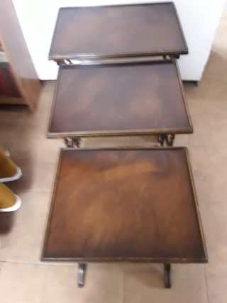 TRE VECCHI TAVOLINI NIDO IN LEGNO