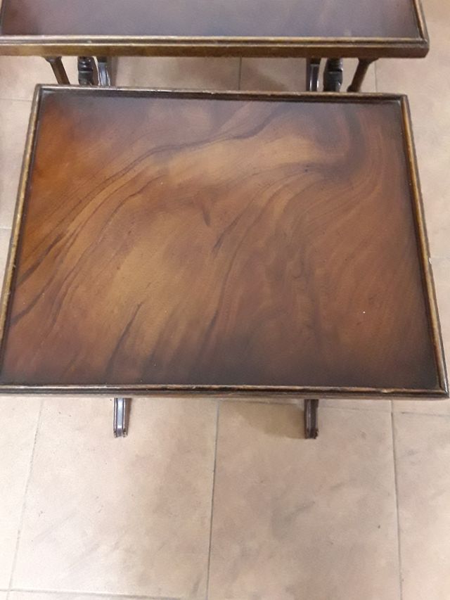 TRÊS MESAS DE NINHO DE MADEIRA ANTIGAS