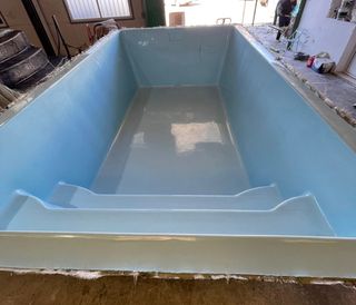 Fabricación de piscinas de PRFV