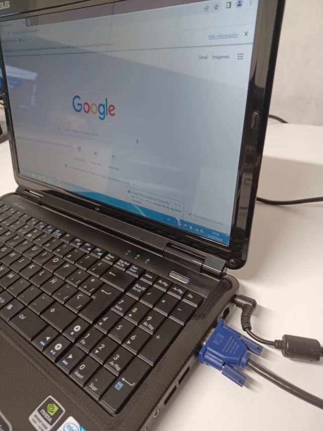 Ordenador portátil ASUS + monitor ASUS 19 pulgadas