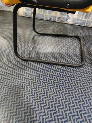 SILLA ESTUDIO,1 Amarilla y 1 Lila, no giratorias