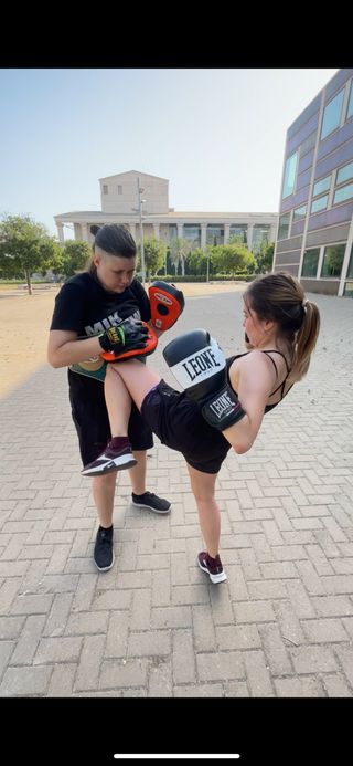 Clases grupales de boxeo tailandes Muay Thai