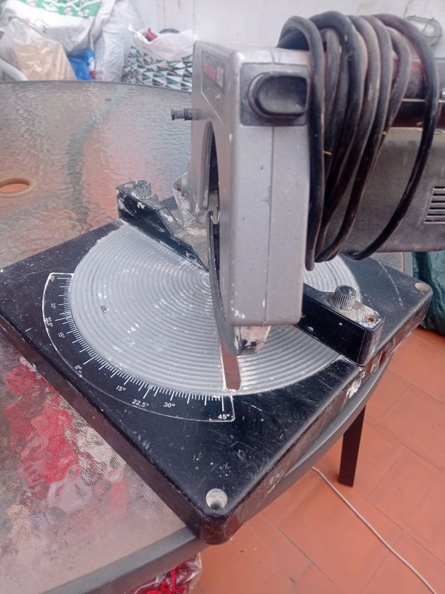 MAQUINA CORTE ENGLETE