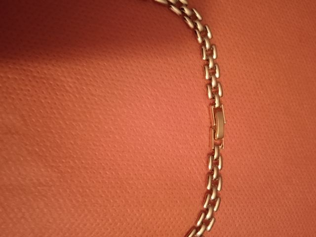 Collana dorata anni 2000