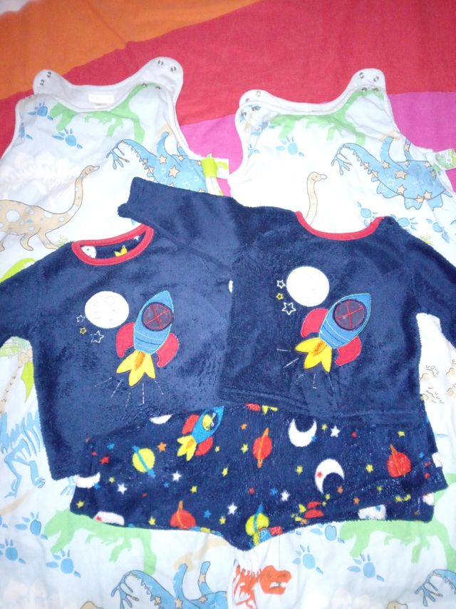 Pijamas gemelar. 12-18 meses.