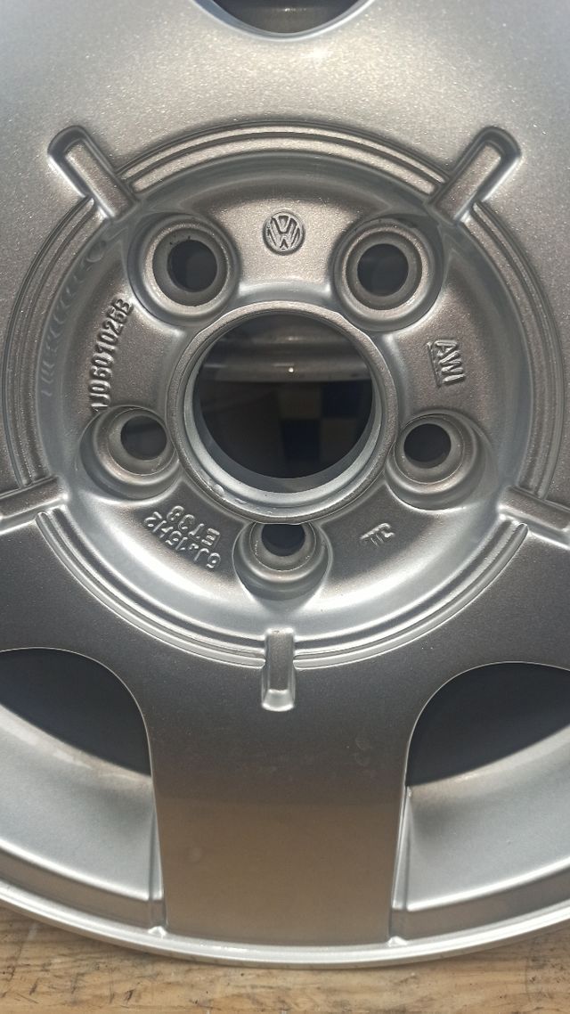 4 Llantas Originales Volkswagen - 6x15" - ET38