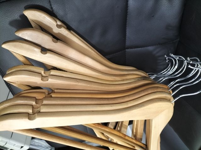 Lote de 20 perchas de Madera