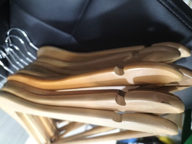 Lote de 20 perchas de Madera