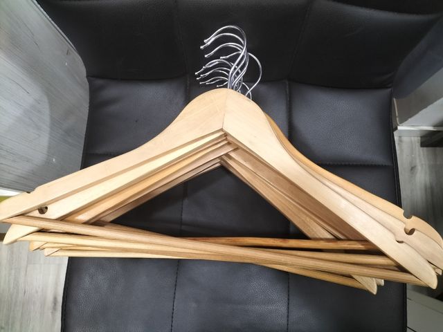 Lote de 20 perchas de Madera