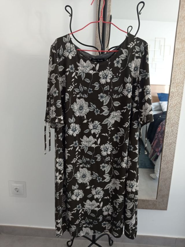 Vestido fino verano. Con forro interior. Muy comod