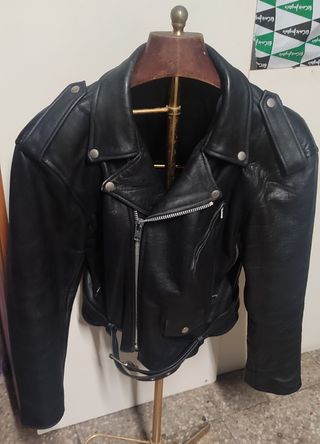 Se vende cazadora de cuero o chupa