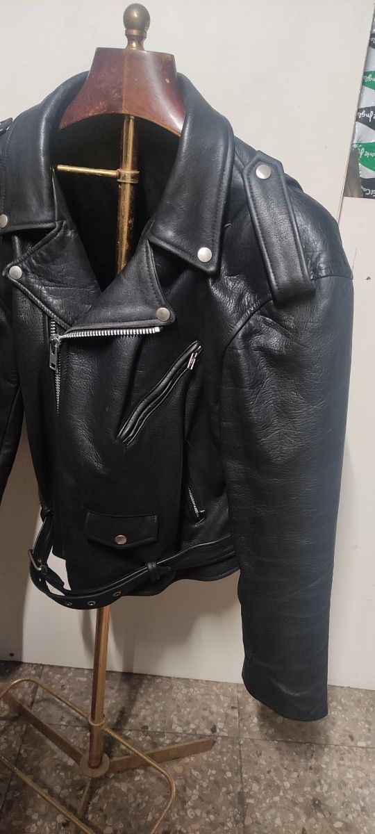 Se vende cazadora de cuero o chupa