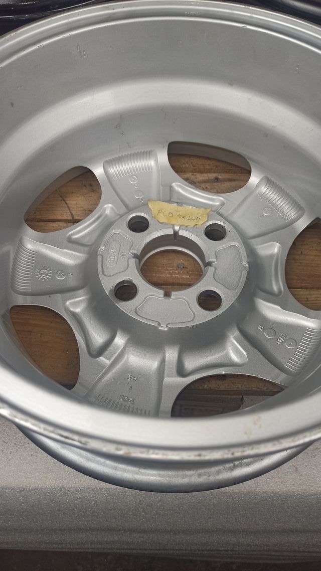 5 Llantas Originales Ford 14" 4x108 - Ref. 93BB-AD