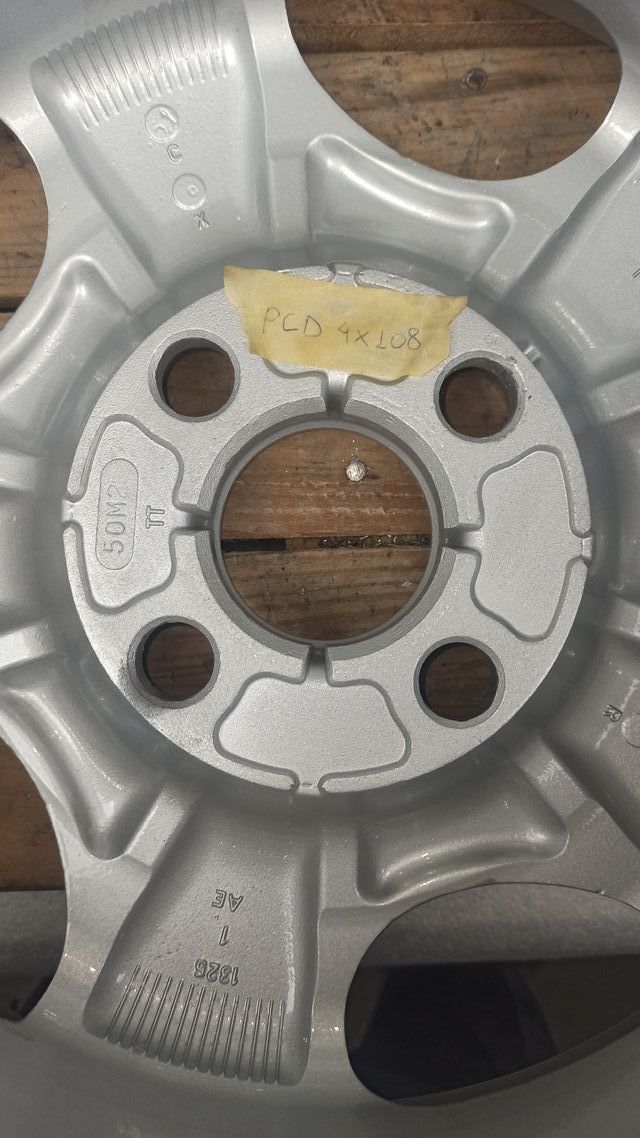 5 Llantas Originales Ford 14" 4x108 - Ref. 93BB-AD