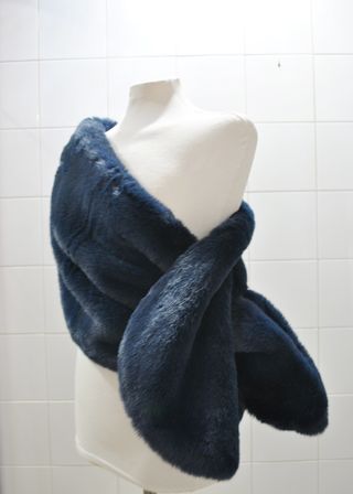 ESTOLA AZUL MARINO PELO SINTETICO