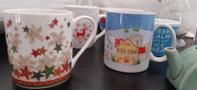 Regalo per Natale:tazze, teiera, vasetti vari