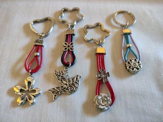 🌺 LLAVEROS EN CUERO