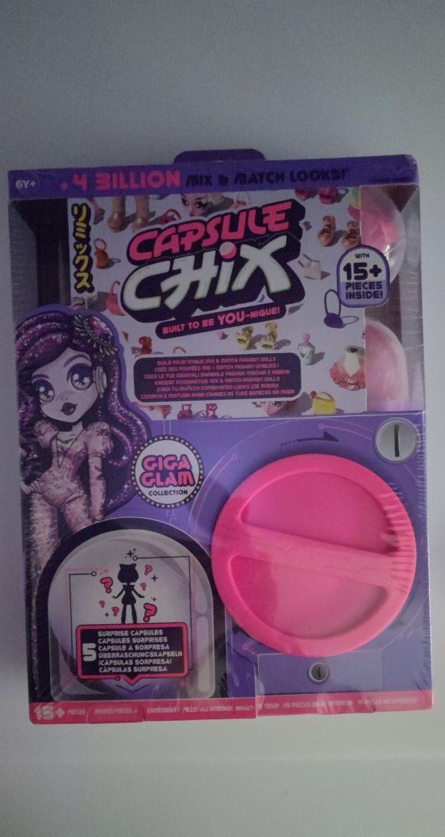 Muñeca cápsula chix