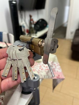 Cerraduras y herramientas para cerrajeros