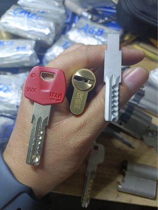 Cerraduras y herramientas para cerrajeros