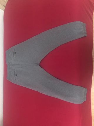 Sudaderas, camisetas, pantalones y zapatillas.