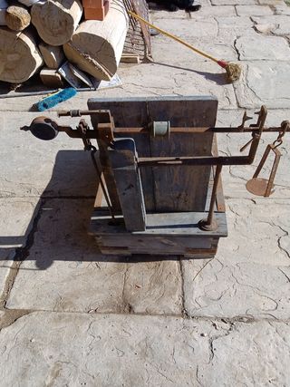 Antiguo arcón caja de novia de madera