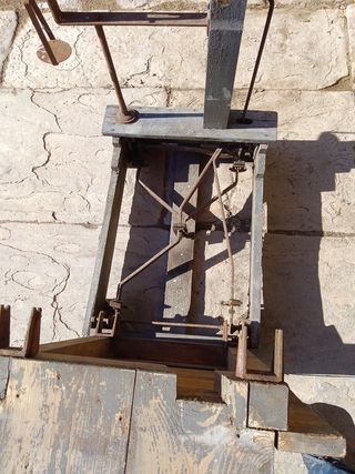 Antiguo arcón caja de novia de madera