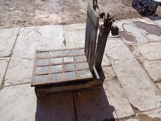 Antiguo arcón caja de novia de madera