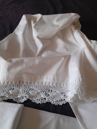 Sábana y funda de almohada.