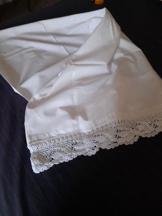 Sábana y funda de almohada.