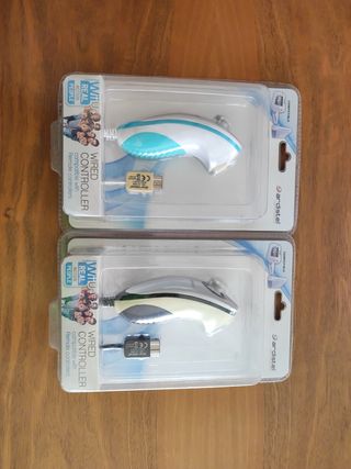 Dos mandos Nunchuk. Marca Ardistel para Wii y WiiU