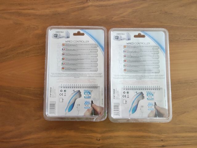Dos mandos Nunchuk. Marca Ardistel para Wii y WiiU