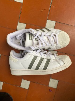 Adidas Superstar 38.5 de segunda mano por 35 EUR en Madrid en WALLAPOP