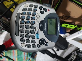 maquina de hacer etiquetas para pegar en ropa 