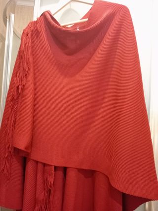 Preciosa capa burdeos T unica