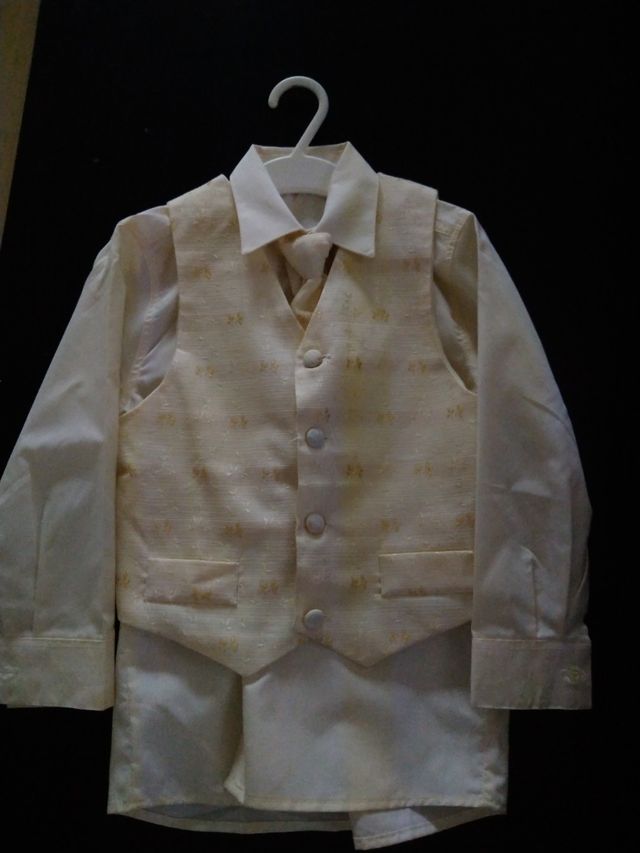 conjunto de camisa, chaleco y corbata de niño