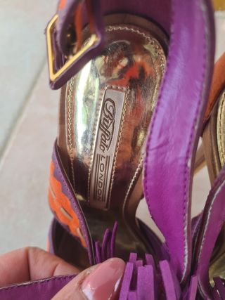 Tacchi alti multicolor con frange in pelle