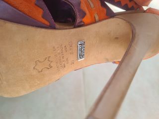 Tacchi alti multicolor con frange in pelle